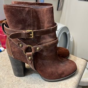 Ugg healed boot size 9